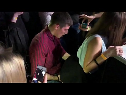 ❤️ Իսկական սեքս ռուսական գիշերային ակումբում. 18-ամյա ռուս աղջիկն անուսի և հեշտոցի մեջ ծծվել է գիշերային ակումբում ❤❌ Կենդանի վիդեո hy.niceporn.ru%-ով ﹏